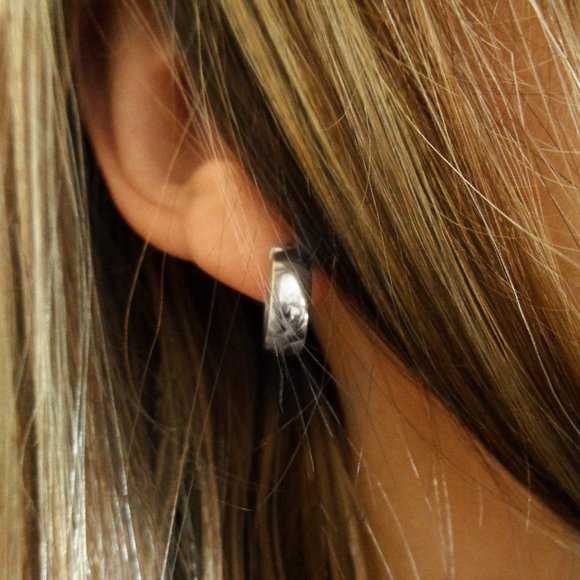 Real Solid 10K White Gold Thick Hoop Earrings Hypo Allergenic 19mm Stamped 10K - Picture 1 of 5